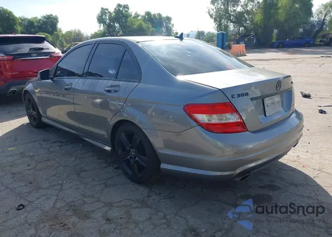 2010 Mercedes-Benz C 300 Luxury 4Matic/Sport 4Matic z USA, uszkodzony, nr VIN WDDGF8BB5AF416317
